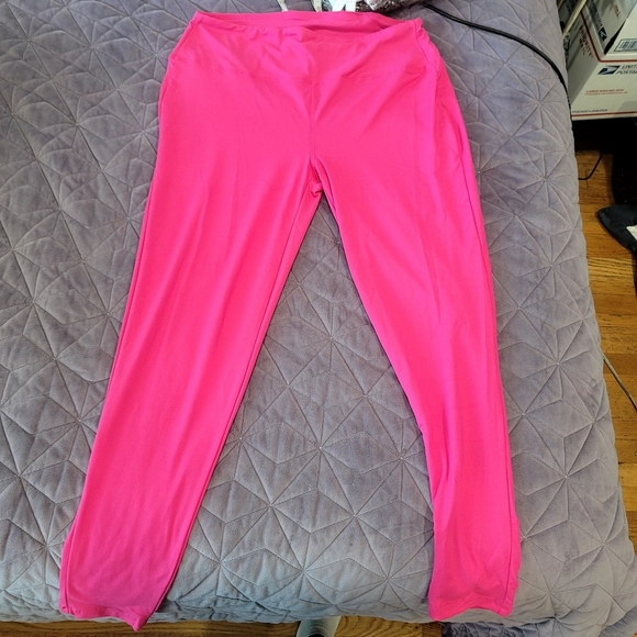 Zenana Outfitters Pants - Nwot Zenana Pink cropped leggings size 1X